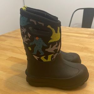 Good Condition Toddler Bog Boots